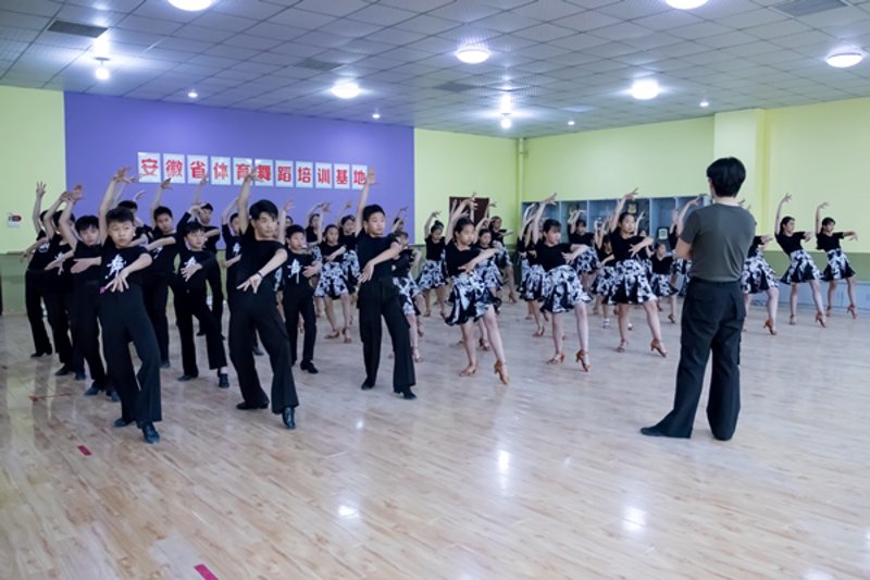泗县街舞培训：传统与潮流的碰撞